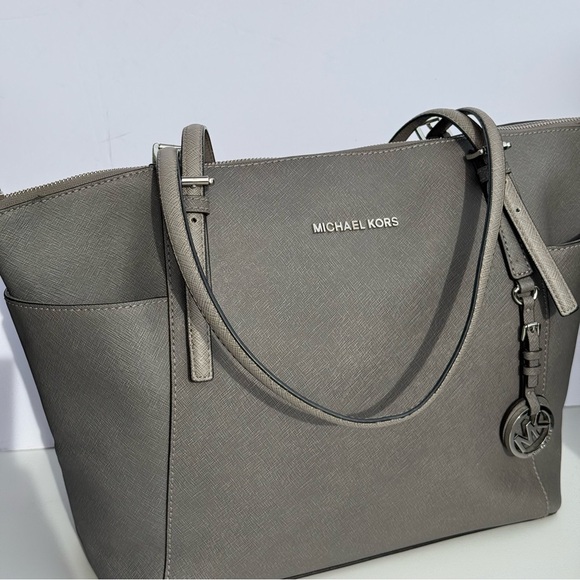 Jet Set Leather Tote - Picture 13 of 16